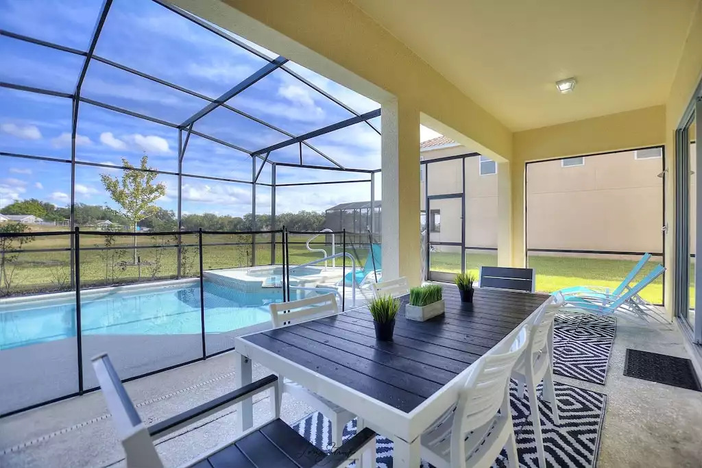Beautiful outdoor area to relax and swim Beautiful outdoor area to relax and swim - Splendid Solterra - Davenport