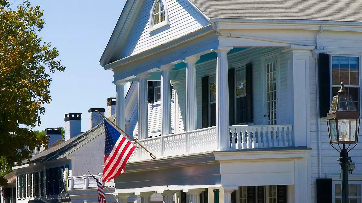 Front of the house in the morning Front of the house in the morning - Captain Morse House - Edgartown