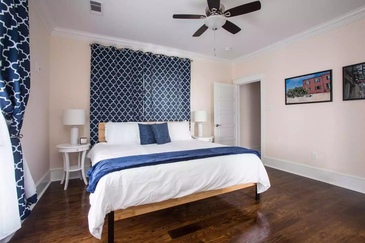 Master bedroom 1. Upstairs. King bed. Master bedroom 1. Upstairs. King bed. - Gravier Quarters off the Ave - New Orleans