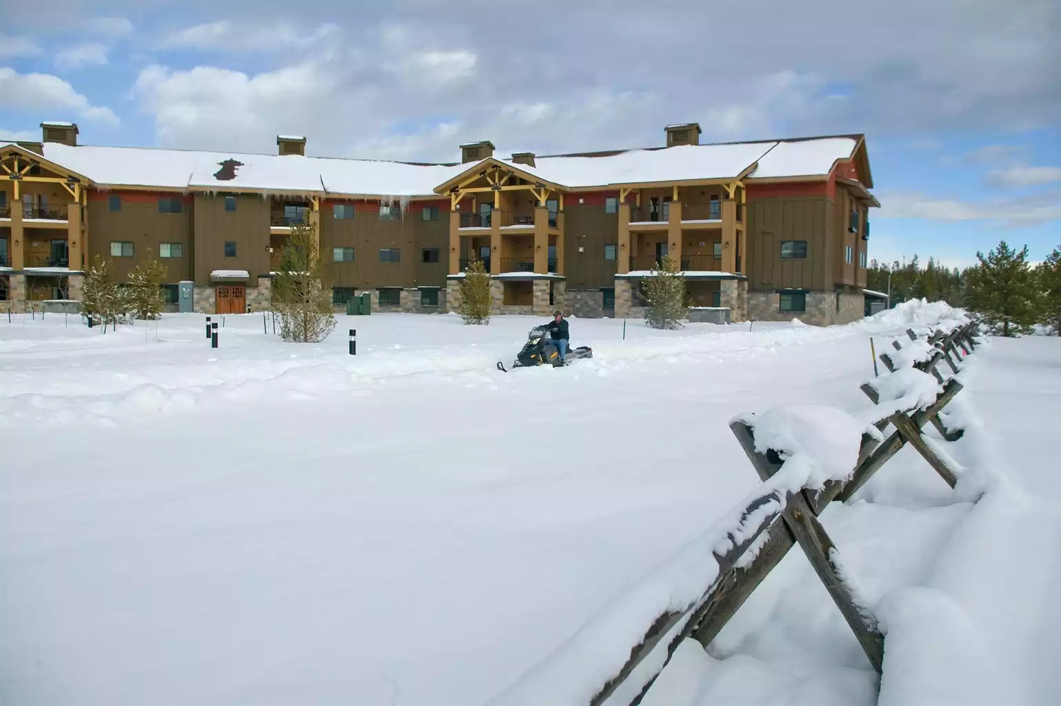 Skiing & Snow Mobiles Skiing & Snow Mobiles - West Yellowstone Resort 2bdr Twin - West Yellowstone