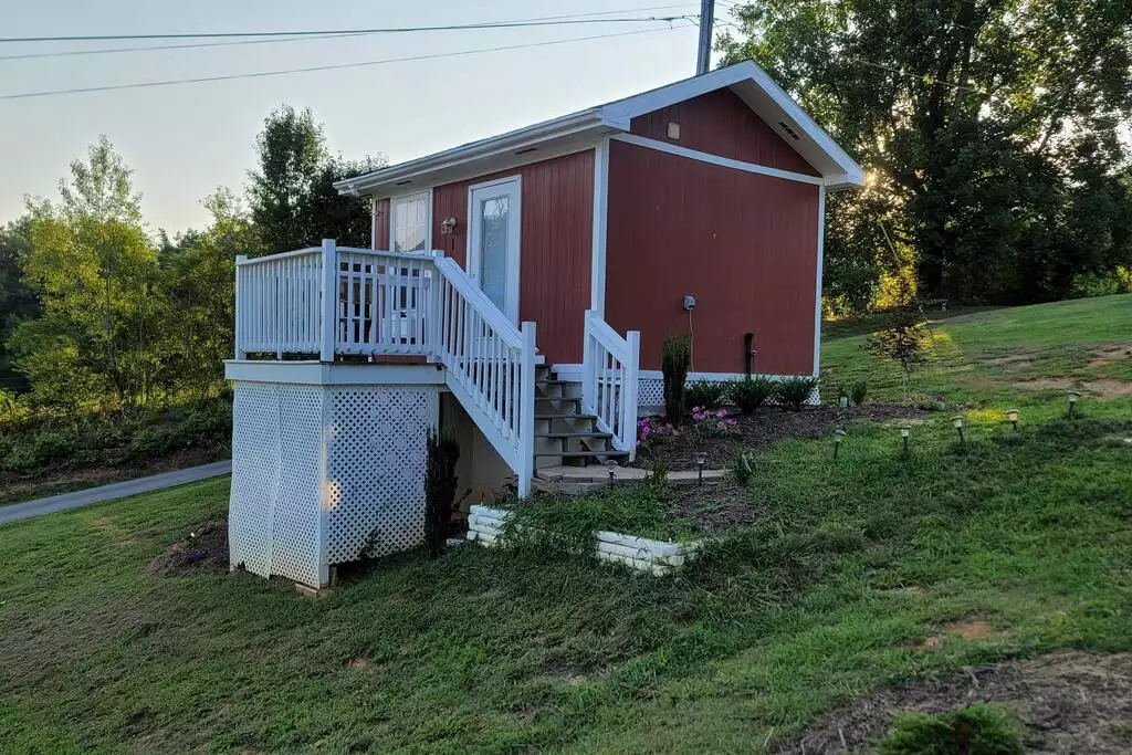 Lovely Cottage with Smoky Mtn views & Bkfast!! - Pigeon Forge Lovely Cottage with Smoky Mtn views & Bkfast!! - Pigeon Forge