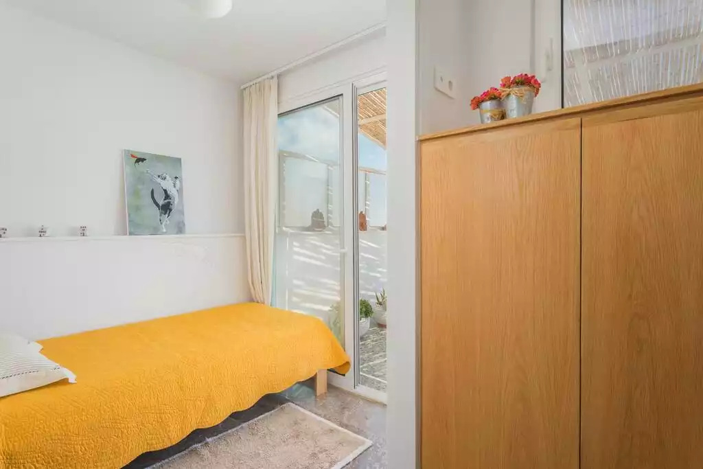 The second bedroom has single bed, a closet and also access to the east side of your huge private terrace The second bedroom has single bed, a closet and also access to the east side of your huge private terrace - Seafront Penthouse / LEO - Kalamata