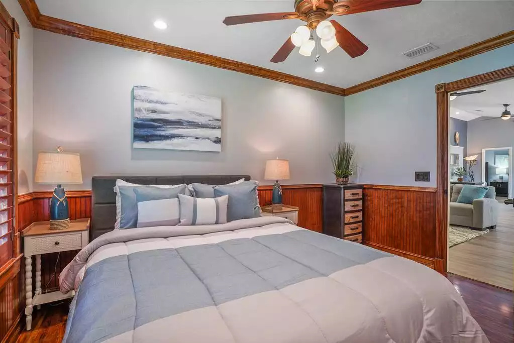 2nd bedroom with 55" HD Smart TV. 2nd bedroom with 55" HD Smart TV. - Heated Saltwater Pool*Harry Potter*Fire Pit*BBQ*EV - St. Augustine