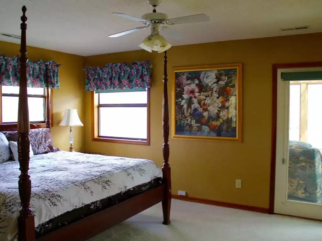 Master bedroom with king bed and ensuite bathroom with separate tub and shower Master bedroom with king bed and ensuite bathroom with separate tub and shower - The Treehouse On Lake Chatuge - Hayesville