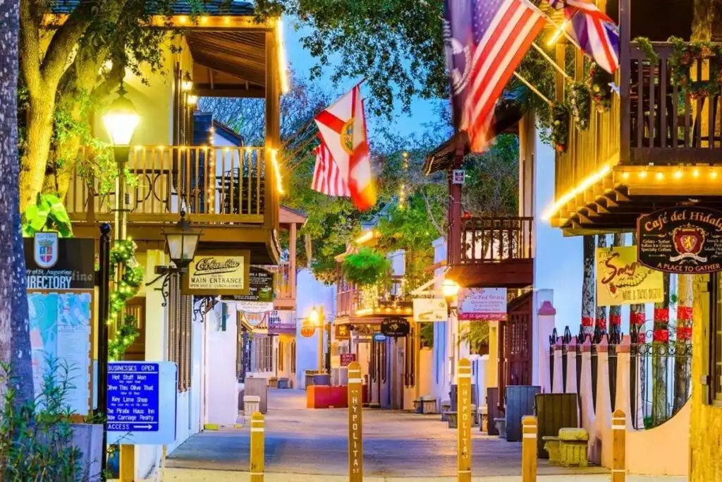 Beautiful downtown St. Augustine Beautiful downtown St. Augustine - Heated Saltwater Pool*Harry Potter*Fire Pit*BBQ*EV - St. Augustine