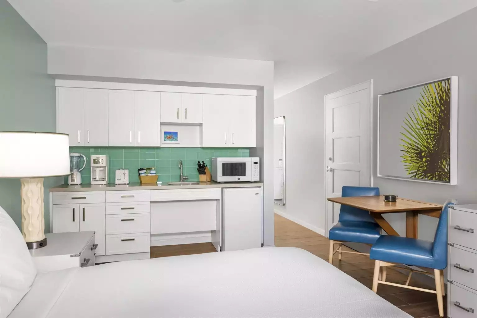 King Sized Bed w/ Kitchenette King Sized Bed w/ Kitchenette - Elysian Beach Resort Studio King #A - St. Thomas