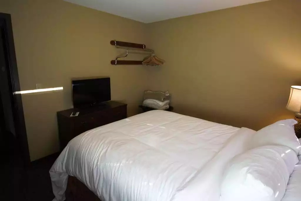 The cottage guest bedroom has wood blinds, carpeted floors, luxurious linens and comfortable queen beds! With your smart TV, includes free cable, as well as free WiFi on the property. The cottage guest bedroom has wood blinds, carpeted floors, luxurious linens and comfortable queen beds! With your smart TV, includes free cable, as well as free WiFi on the property. - Entire Cottage 1 Wisc Dells 2 Bed 1 Bath Sleeps 6 - Wisconsin Dells
