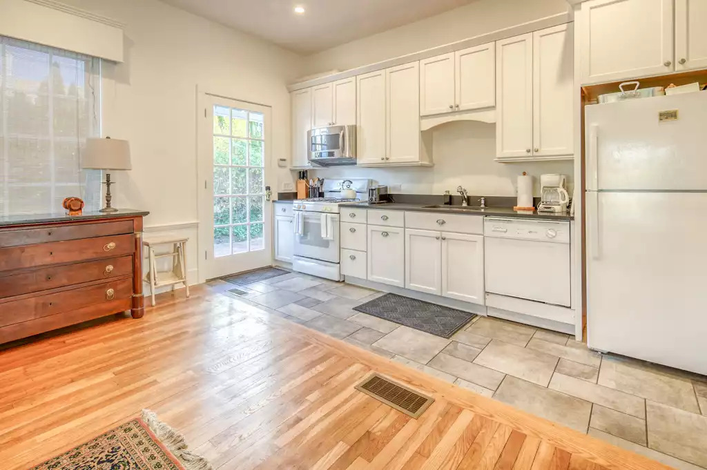 Back Kitchen without wall Back Kitchen without wall - Captain Morse House - Edgartown