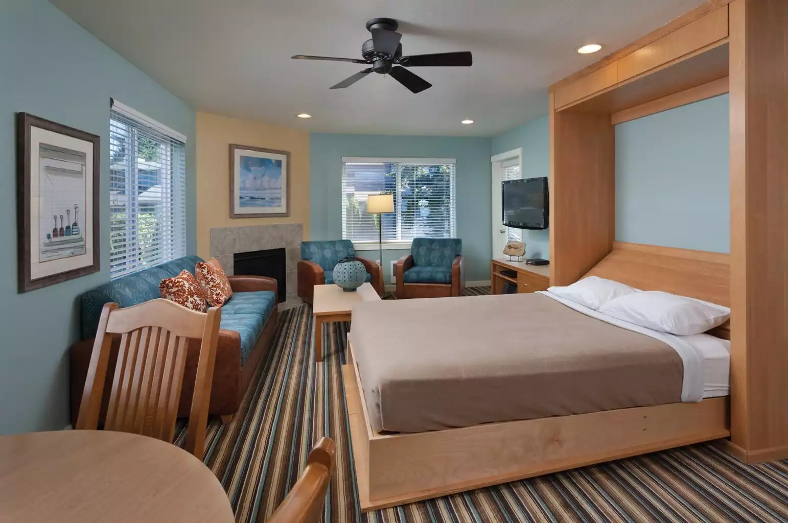 Living Area w/ Bed Living Area w/ Bed - Birch Bay Resort 3bdr - Blaine