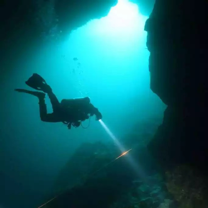 Best scuba diving center for beginners and seasoned divers. Ask us for discount coupons. Best scuba diving center for beginners and seasoned divers. Ask us for discount coupons. - Seafront Penthouse / LEO - Kalamata