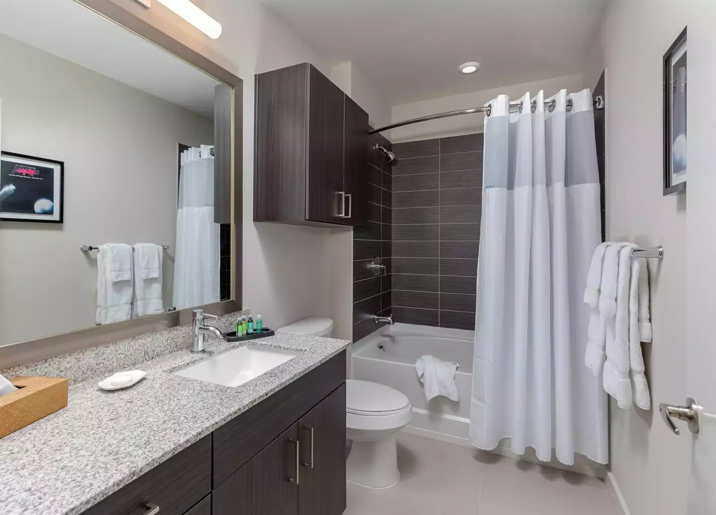 Bathroom Bathroom - Austin Resort 2bdr - Austin