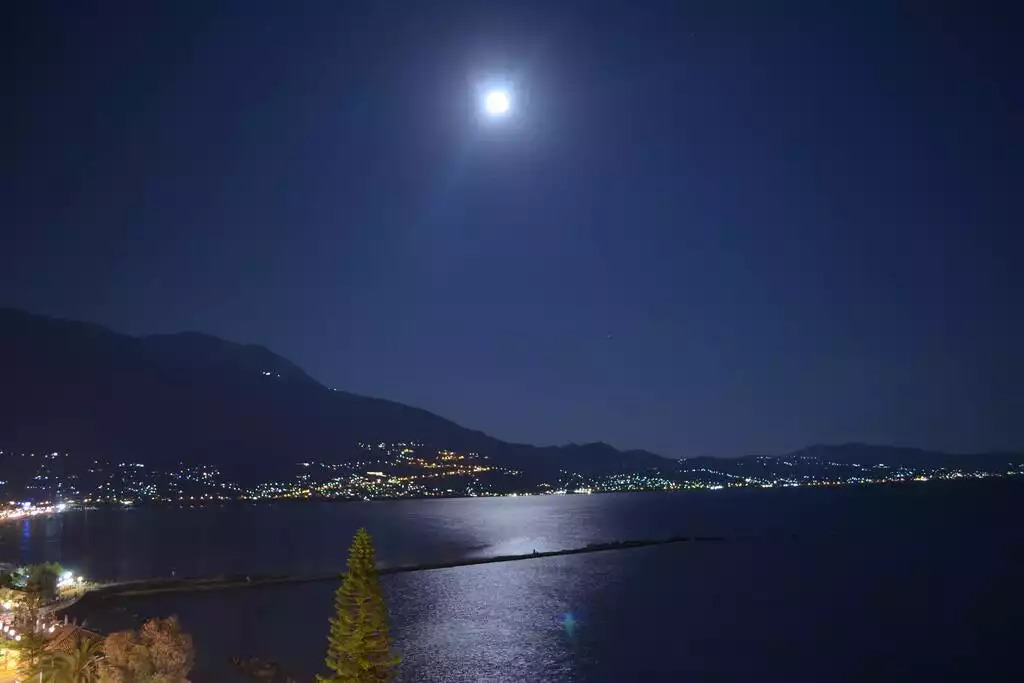 Seafront Penthouse LEO Mood 508x: Full moon in August Seafront Penthouse LEO Mood 508x: Full moon in August - Seafront Penthouse / LEO - Kalamata