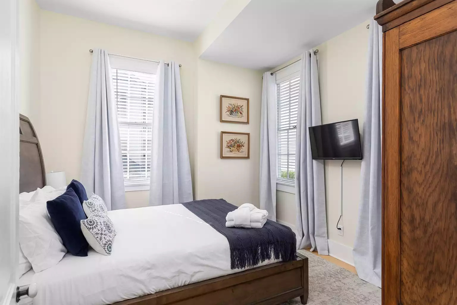 Bedroom 2 - Queen Bed Bedroom 2 - Queen Bed - Ashley House - Charleston