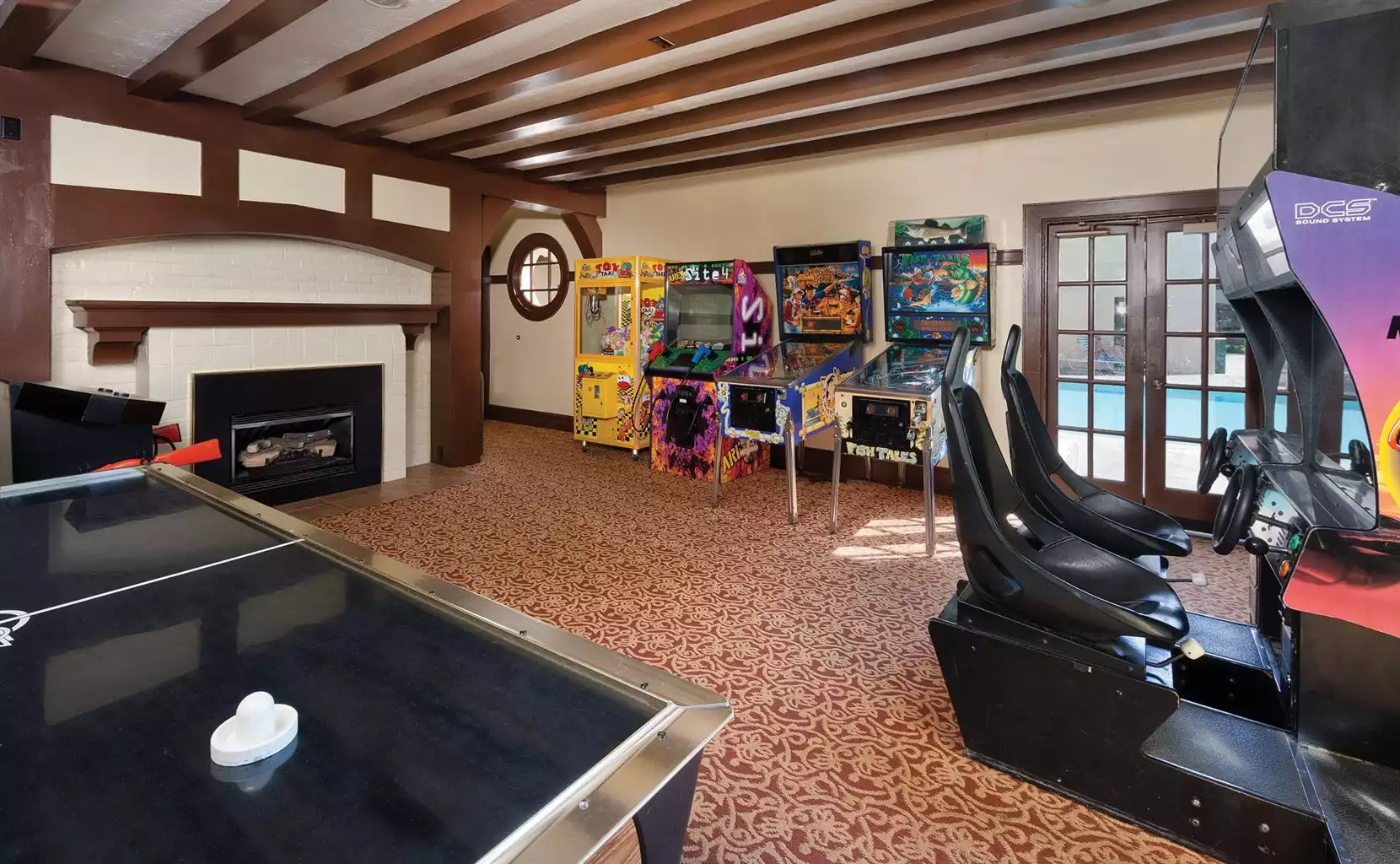 Gaming Area Gaming Area - Clear Lake Resort 2bdr - Nice