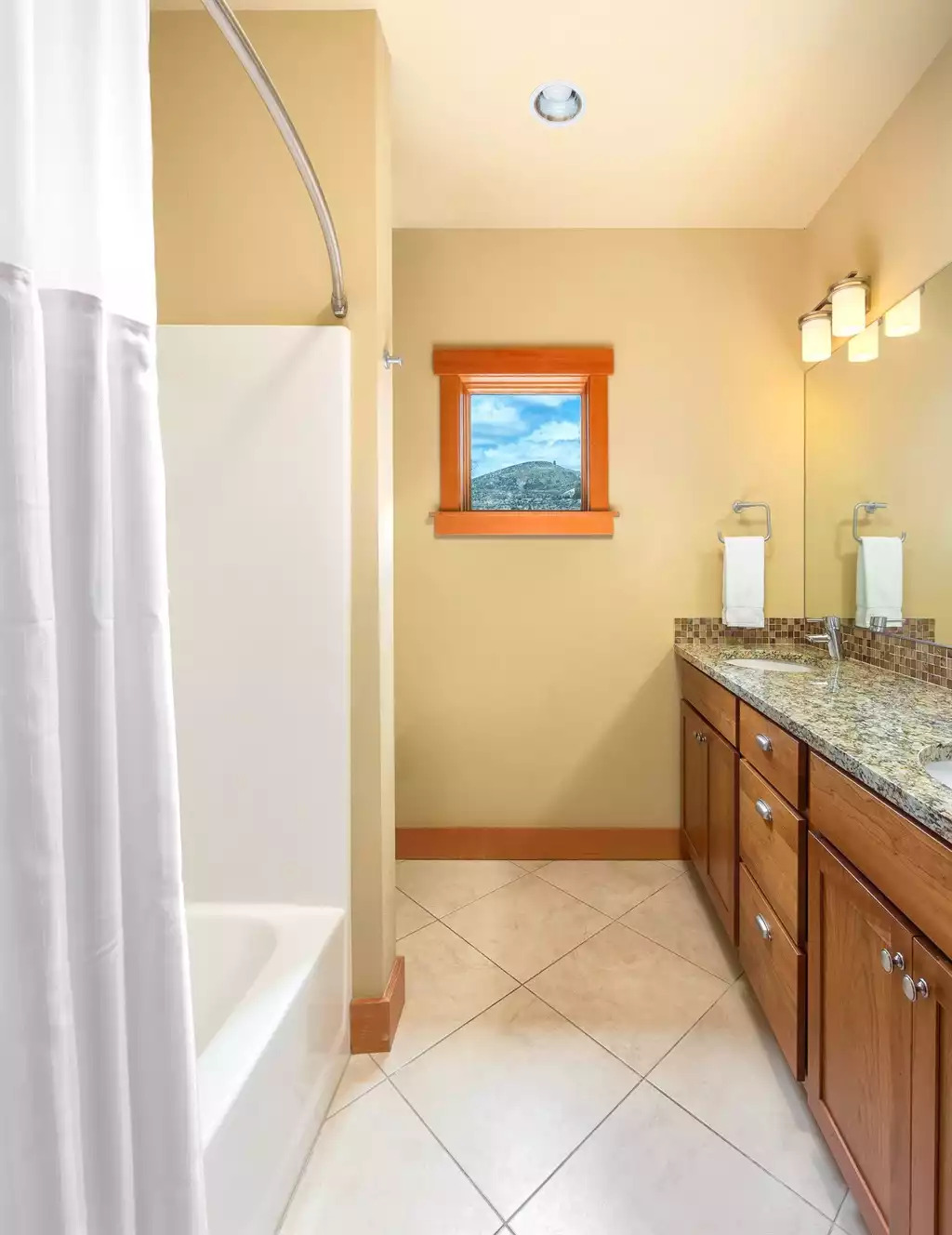 Bathroom Bathroom - Lake House Resort 1bdr Deluxe - Chelan