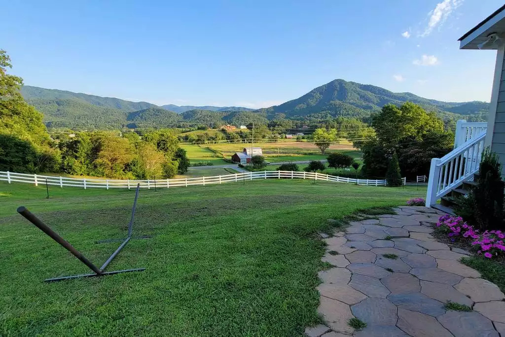 Cottage with MIND BLOWING Smoky Mountain views! - Pigeon Forge Cottage with MIND BLOWING Smoky Mountain views! - Pigeon Forge