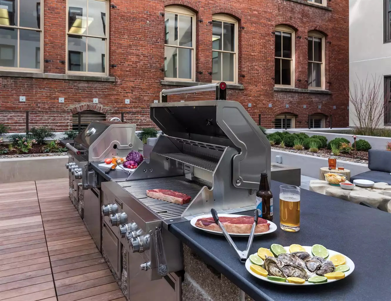 Picnic & Grill Area Picnic & Grill Area - Portland - Waterfront Park Resort Studio - Portland