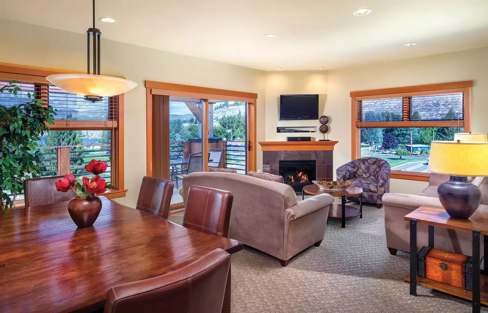 Living Area Living Area - Lake House Resort 1bdr Deluxe - Chelan