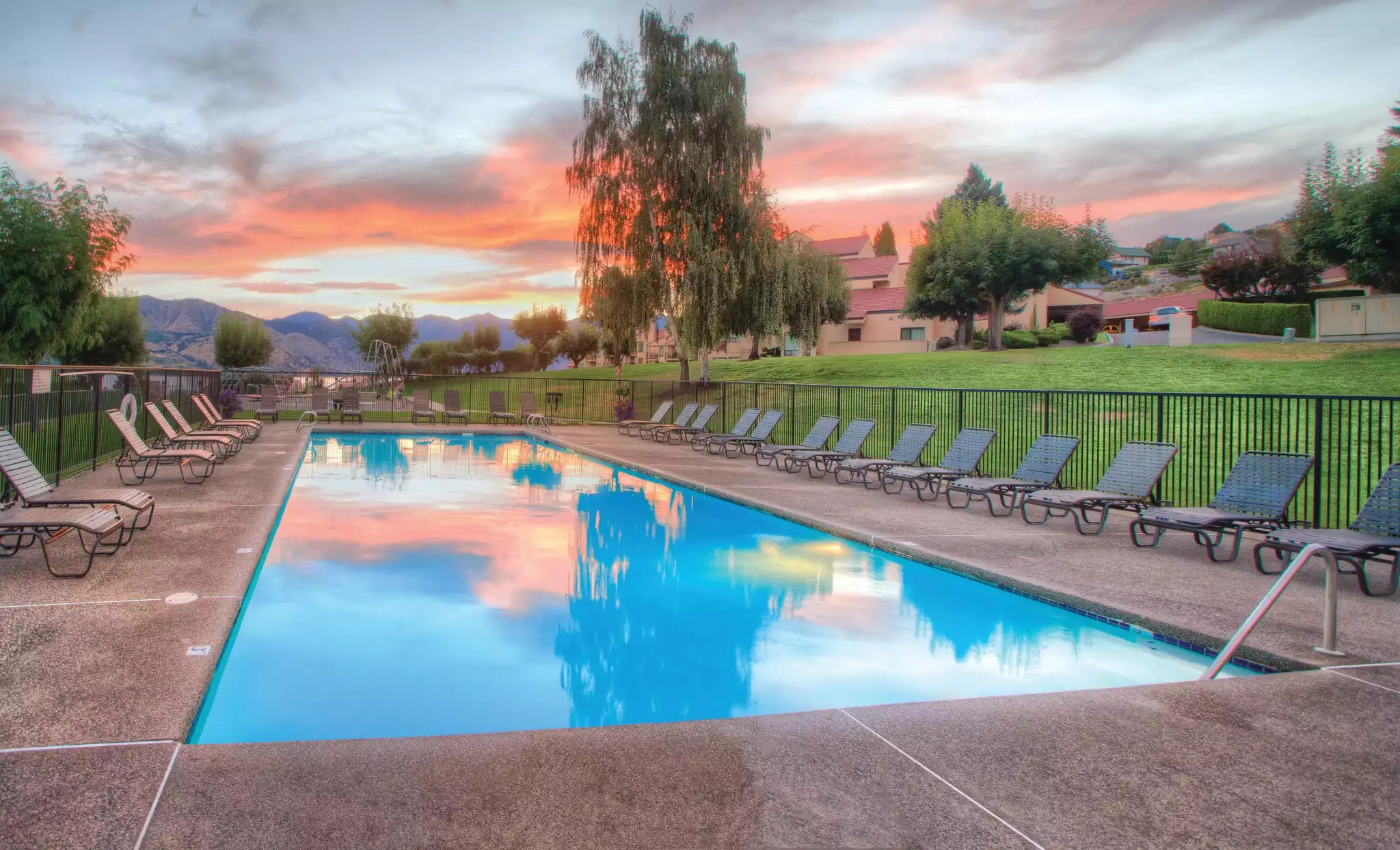 Adult & Kids Pool Adult & Kids Pool - Lake Chelan Shores 1bdr - Chelan