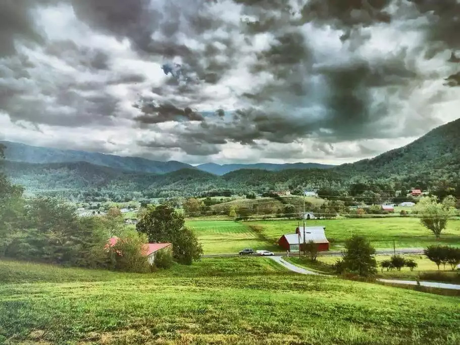Cottage with MIND BLOWING Smoky Mountain views! - Pigeon Forge Cottage with MIND BLOWING Smoky Mountain views! - Pigeon Forge