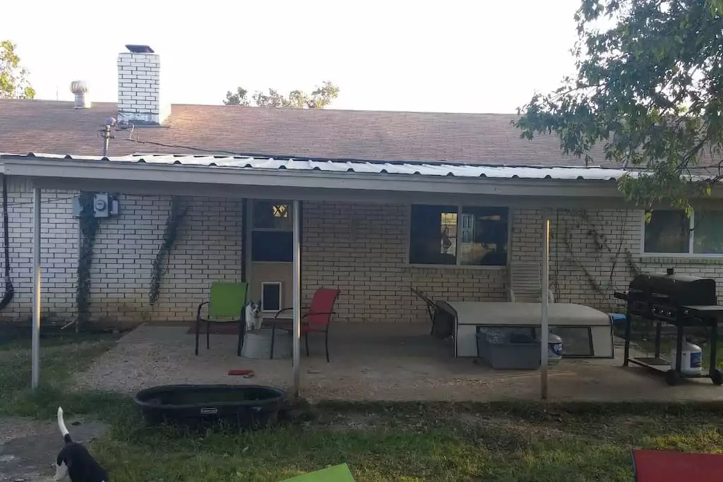 Back porch with sitting area. Back porch with sitting area. - Constantino Farms Murphy Private Room/Shared Bath - Dublin
