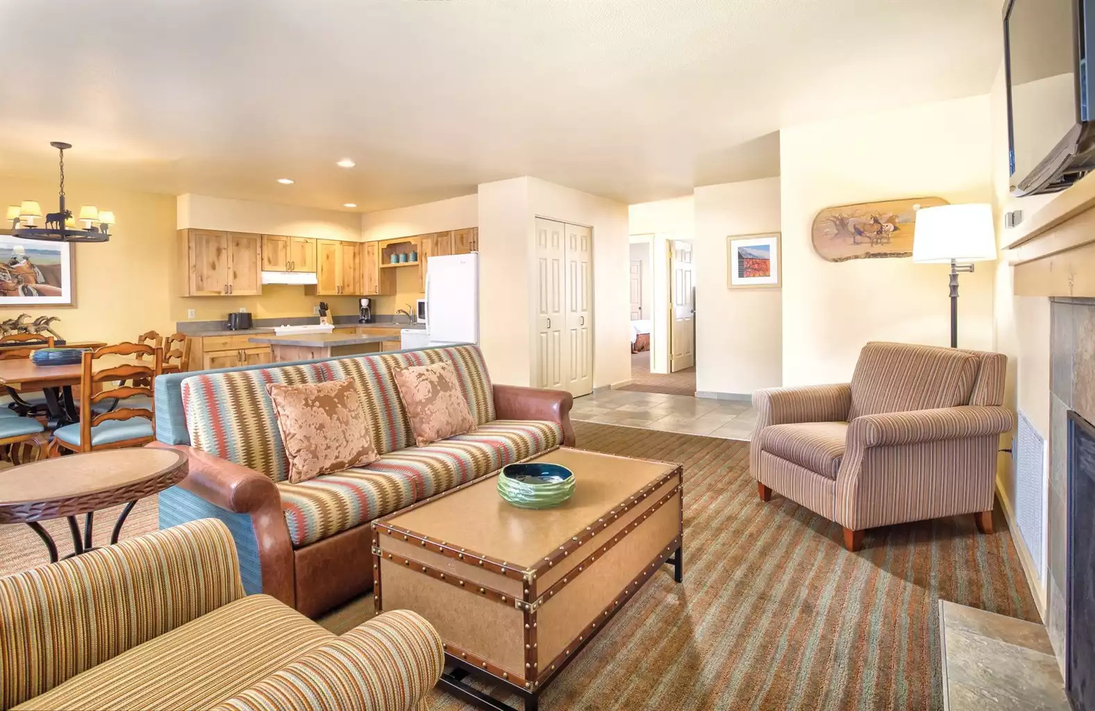 Living Area Living Area - Running Y Resort 3bdr - Klamath Falls