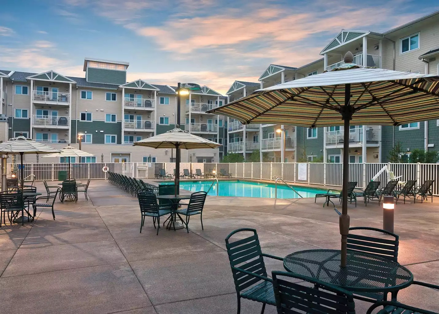Pools & Hot Tubs Pools & Hot Tubs - Long Beach Resort 2bdr Twin - Long Beach