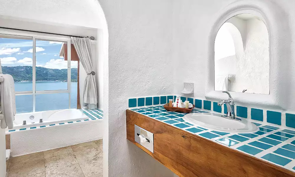 Bathroom Bathroom - Zihuatanejo Resort Studio #B - Zihuatanejo