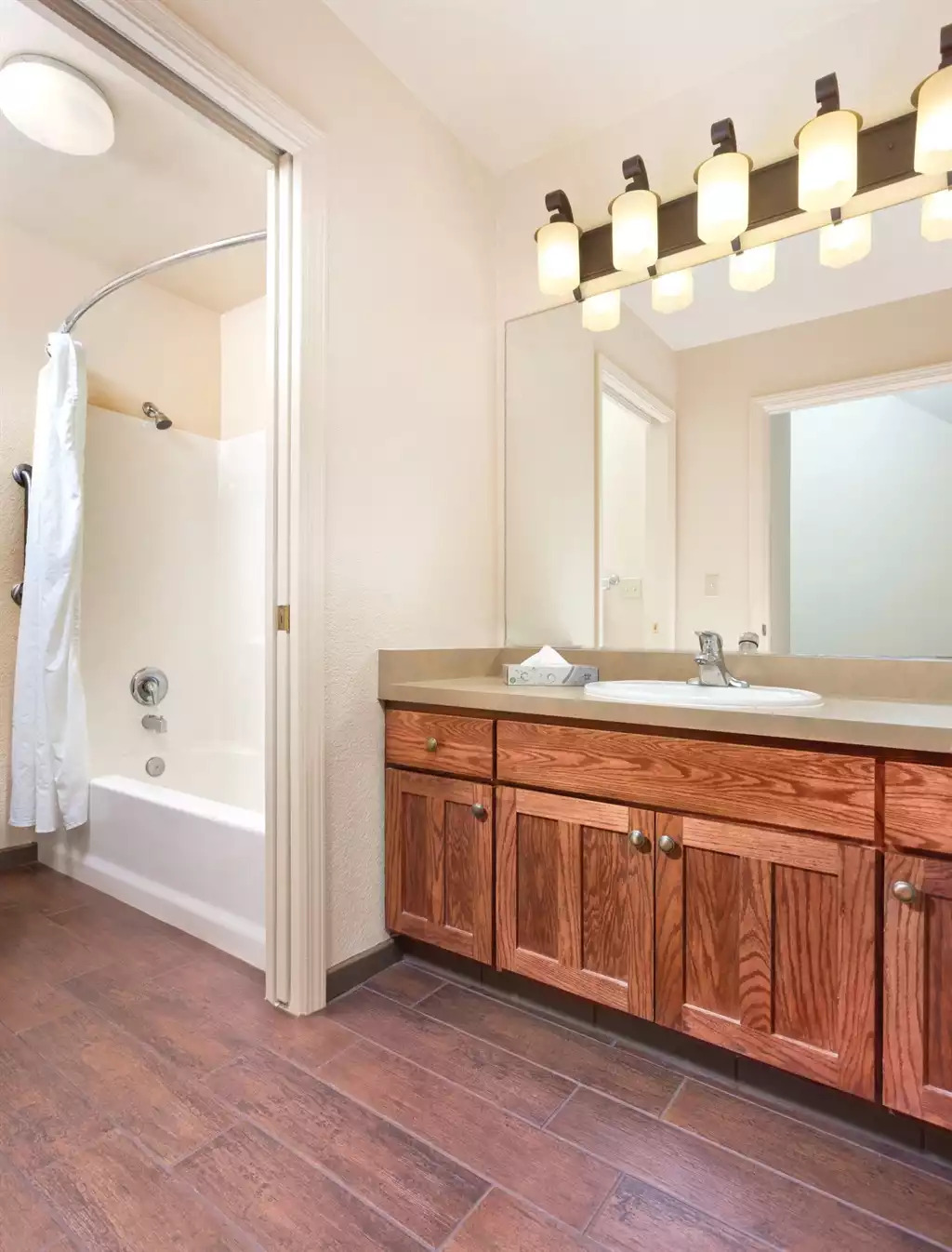 Bathroom Bathroom - Clear Lake Resort 2bdr - Nice
