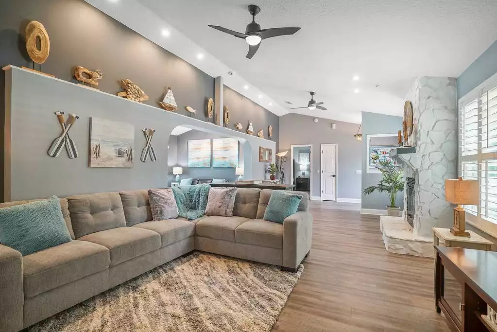 Coastal decor in the living room. Coastal decor in the living room. - Heated Saltwater Pool*Harry Potter*Fire Pit*BBQ*EV - St. Augustine