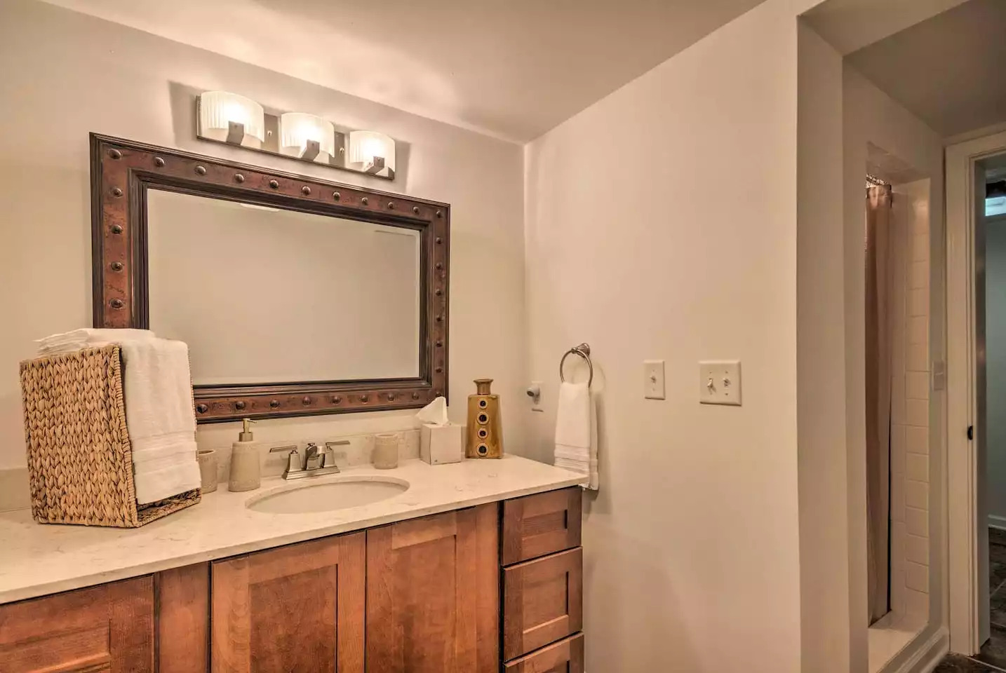 Rinse your cares away in the shower of this full bathroom. Rinse your cares away in the shower of this full bathroom. - Leaping Fawn Lodge - Waynesville