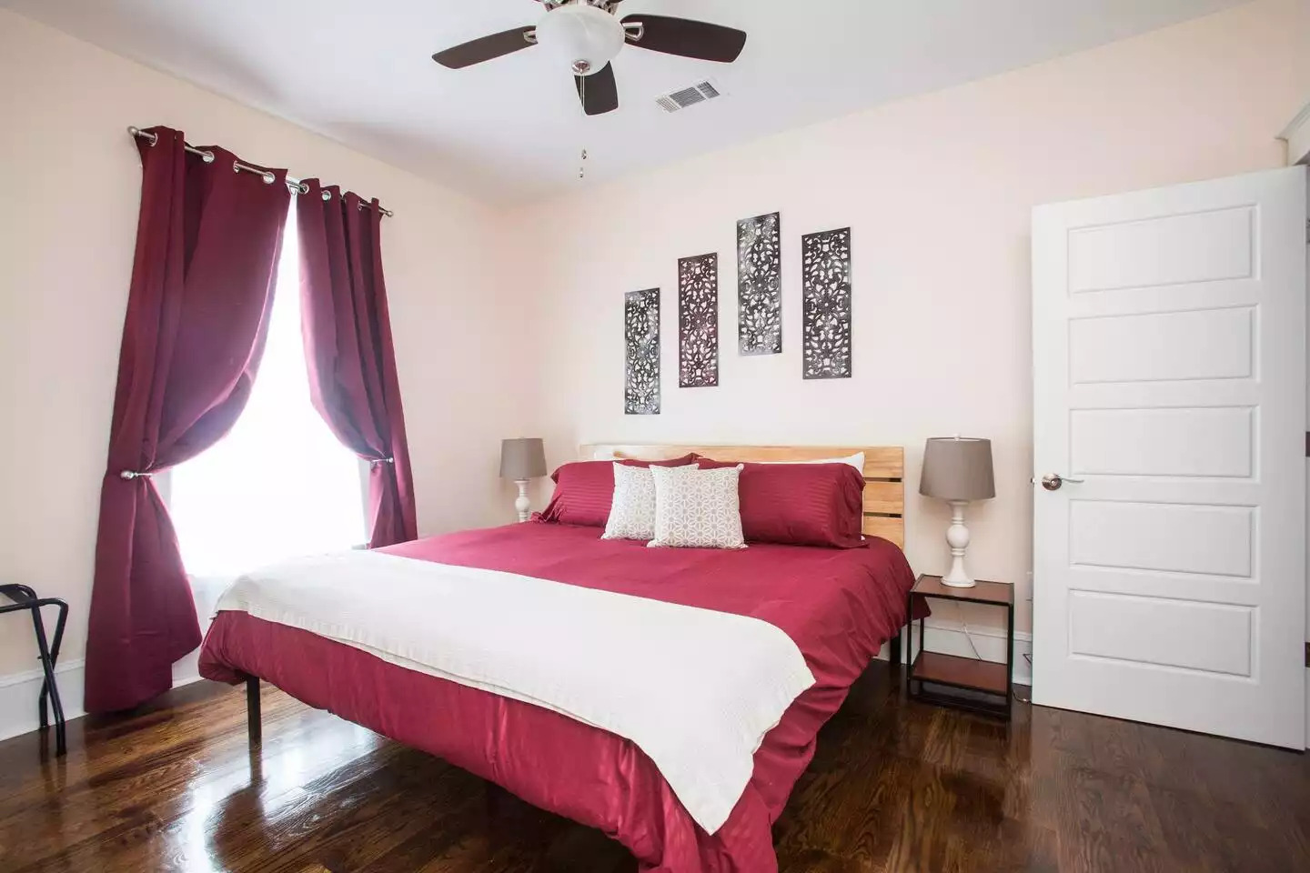 Bedroom 2. Upstairs. King bed. Bedroom 2. Upstairs. King bed. - Gravier Quarters off the Ave - New Orleans