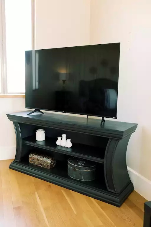 Smart TV with Roku for all your binging needs Smart TV with Roku for all your binging needs - Stay Suite -Vineyard Retreat - Paso Robles