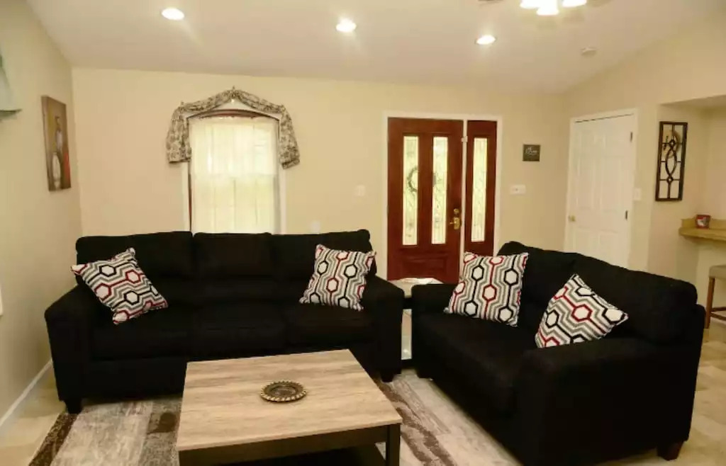 The roomy living room offers vaulted ceilings, fireplace and 55 in smart TV The roomy living room offers vaulted ceilings, fireplace and 55 in smart TV - Legacy Lake House - Kingsley