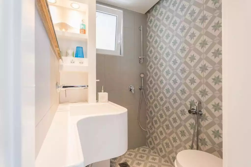 The bathroom is tiny but custom made to its slightest detail, providing everything you need for a clean and comfortable stay The bathroom is tiny but custom made to its slightest detail, providing everything you need for a clean and comfortable stay - Seafront Penthouse / LEO - Kalamata