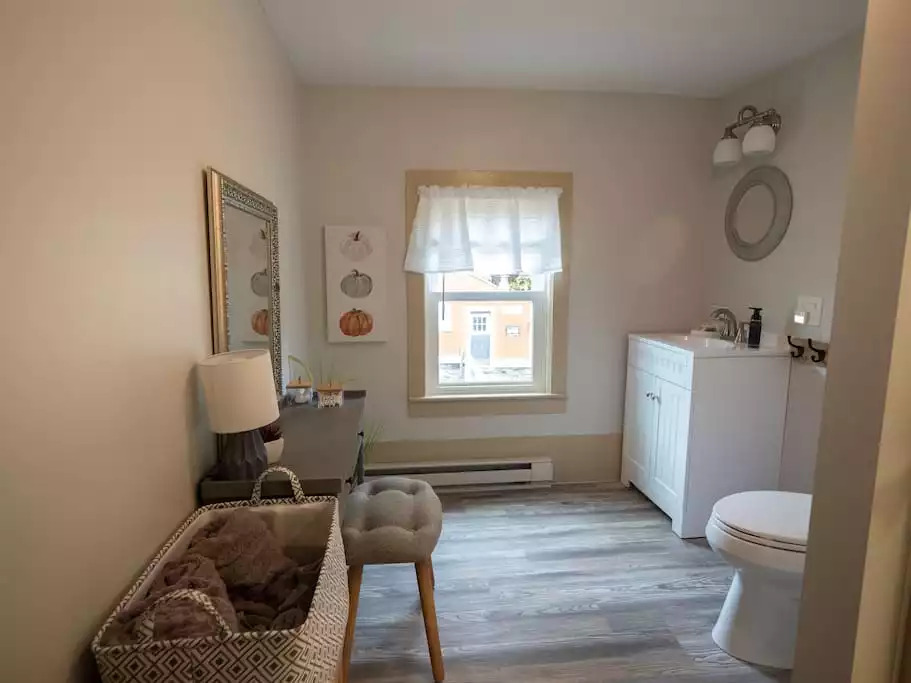 Upstairs Bathroom with make-up vanity Upstairs Bathroom with make-up vanity - A & R Hacienda - In the Heart of Callicoon, NY - Callicoon