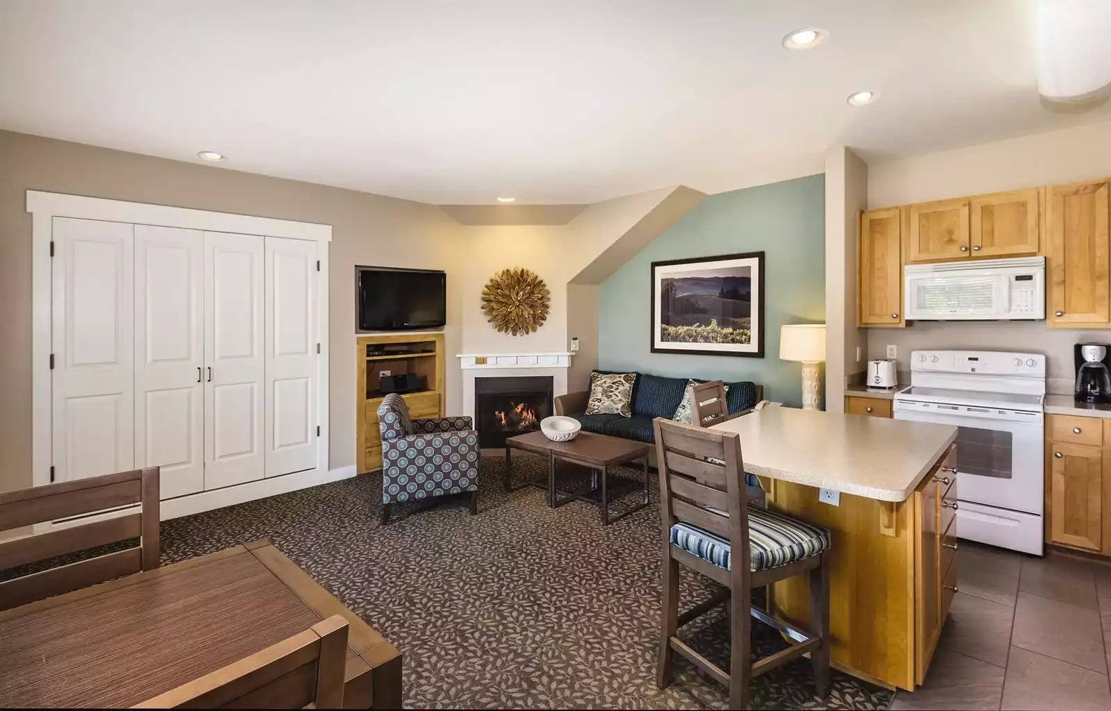 Living Area & Kitchen Living Area & Kitchen - Windsor Resort 1bdr - Windsor