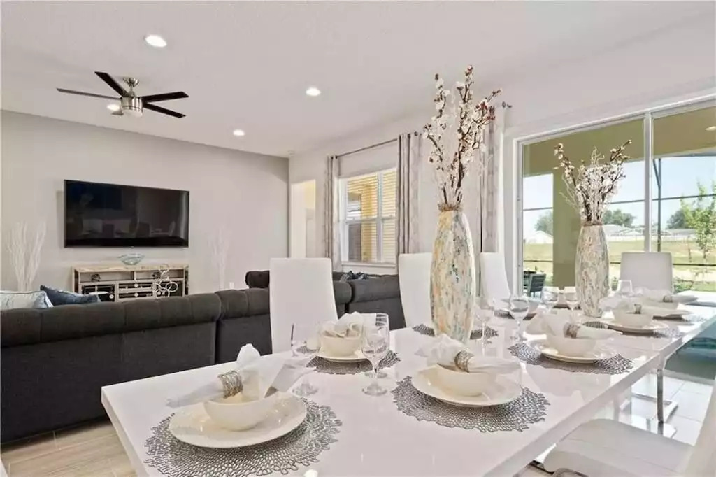 Great room dining and living area Great room dining and living area - Splendid Solterra - Davenport