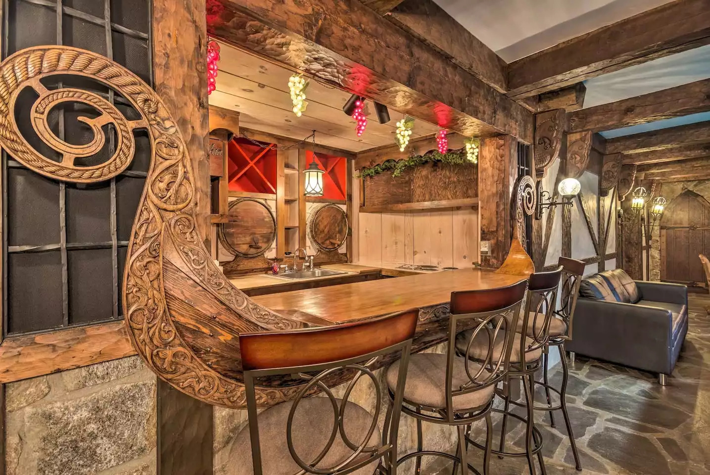 Pull up a seat to the unique bar area. Pull up a seat to the unique bar area. - Leaping Fawn Lodge - Waynesville