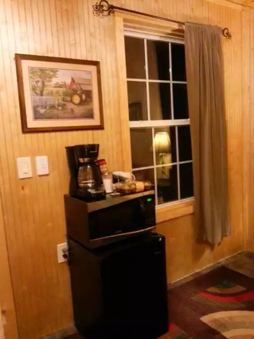 Mini fridge, microwave, coffee maker. Mini fridge, microwave, coffee maker. - Lovely Cottage with Smoky Mtn views & Bkfast!! - Pigeon Forge