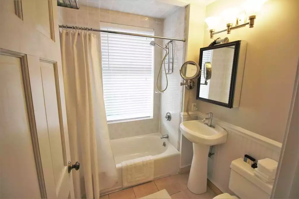 Bathroom 2 Bathroom 2 - Special! Modern City Triplex *Close to center - Boston