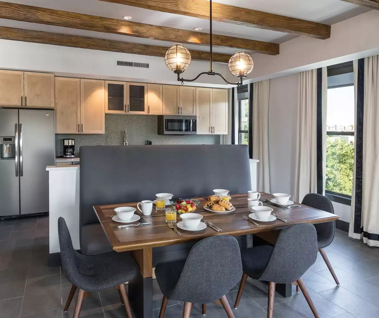 Kitchen & Living Area Kitchen & Living Area - Portland - Waterfront Park 1bdr Presidential - Portland