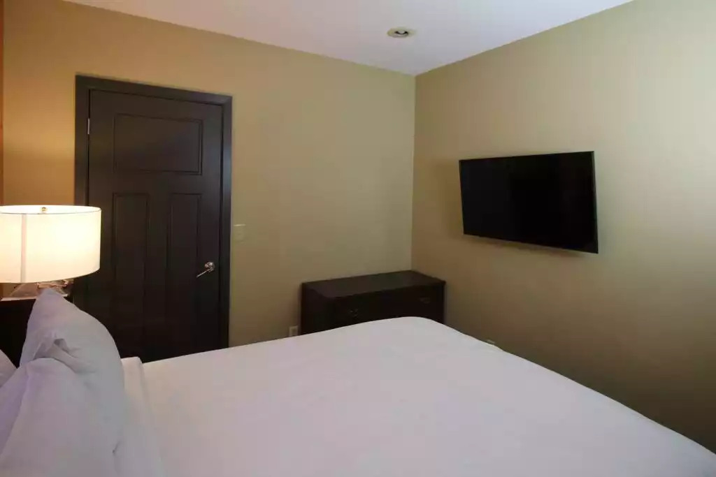 The guest room picture shows the TV mounted on the wall, opposite the bed. Door shown is to walk in closet. Spacious second bedroom sleeps two comfortably. Dresser and two night stands allow for plenty for storage. The guest room picture shows the TV mounted on the wall, opposite the bed. Door shown is to walk in closet. Spacious second bedroom sleeps two comfortably. Dresser and two night stands allow for plenty for storage. - Entire Cabin 1 Wisc Dells 3 Beds(2Bedrooms) 2Baths - 63 Christmas Mountain Road