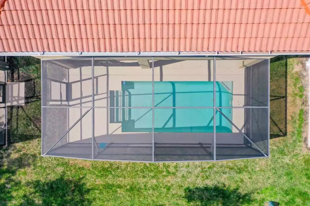 Private screened in pool private with no rear neighbors! Private screened in pool private with no rear neighbors! - Immersive Themes* Outdoor Pool & Movie* 5mi Disney - Kissimmee