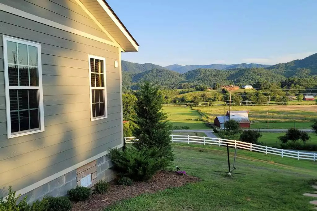 Cottage with MIND BLOWING Smoky Mountain views! - Pigeon Forge Cottage with MIND BLOWING Smoky Mountain views! - Pigeon Forge