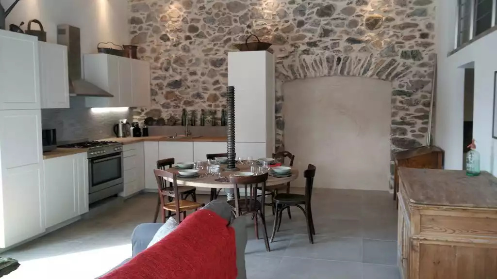 Main living areas high ceilings and large windows with south and west exposure Main living areas high ceilings and large windows with south and west exposure - Maison de Farine - Le Cave - Roquebrun
