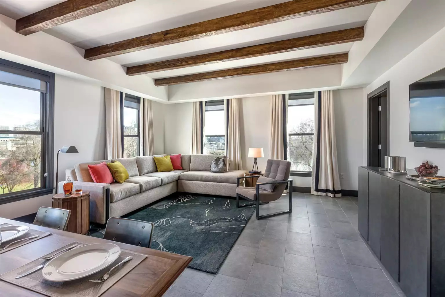 Living Area Living Area - Portland - Waterfront Park Resort 2bdr Presidential - Portland