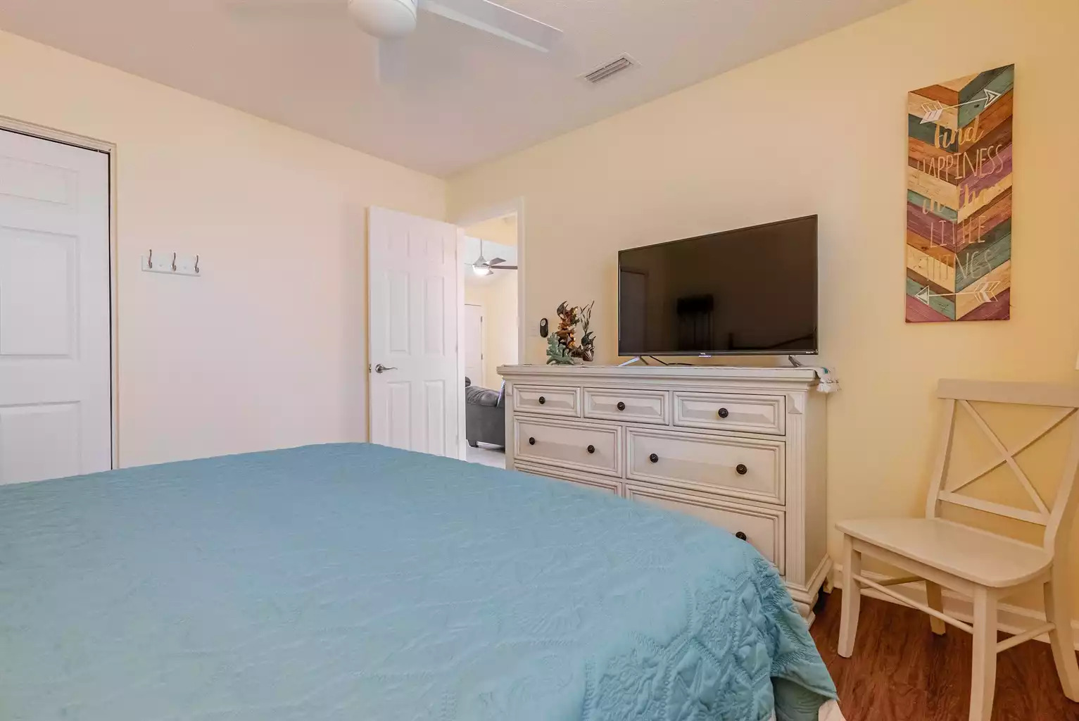 King BR with large TV with streaming King BR with large TV with streaming - Deb's Grand Lagoon 3 BR Home - Panama City Beach