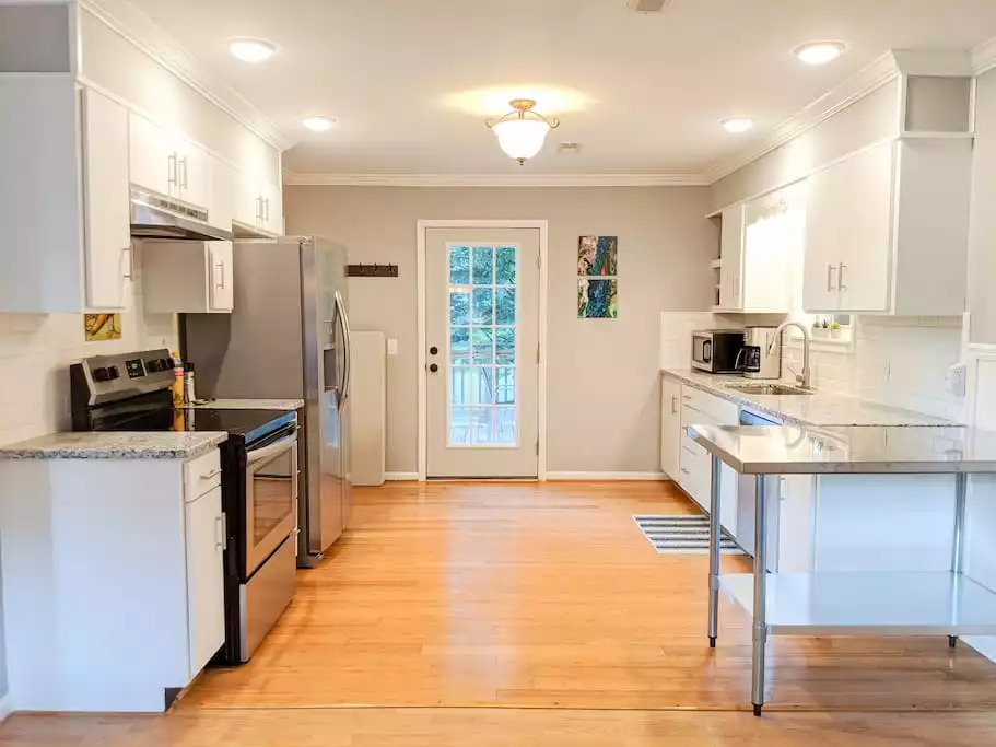 Stainless Steel Appliances New in 2019. Back door leads to the deck. Stainless Steel Appliances New in 2019. Back door leads to the deck. - Modern TN Farmhouse at Lake Chickamauga w/ WiFi - Decatur