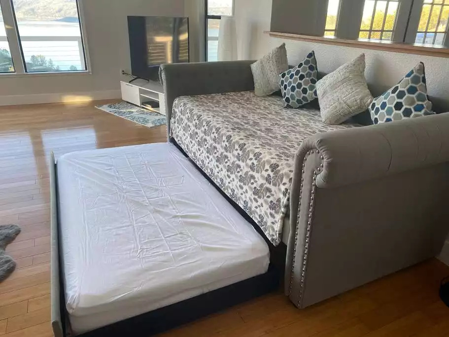 Day bed with pull out trundle; each mattress is twin sized Day bed with pull out trundle; each mattress is twin sized - NEW Unobstructed Lake/Mountain View home, movie rm - Kelseyville